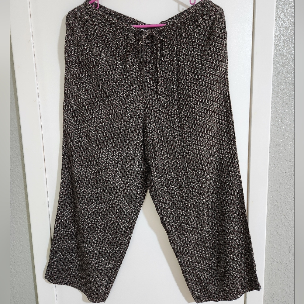 Comfort Wide Black Patterned Elastic-Waist Crop Pants